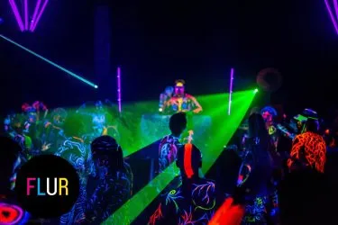 Фото с FLUR - самый неоновый и флюрный рейв Москвы