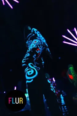 Фото с FLUR - самый неоновый и флюрный рейв Москвы