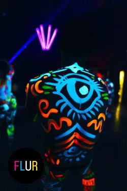Фото с FLUR - самый неоновый и флюрный рейв Москвы