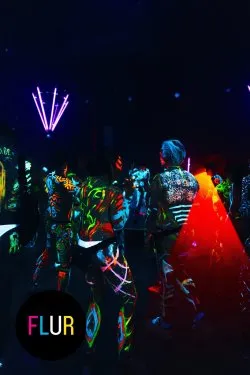 Фото с FLUR - самый неоновый и флюрный рейв Москвы